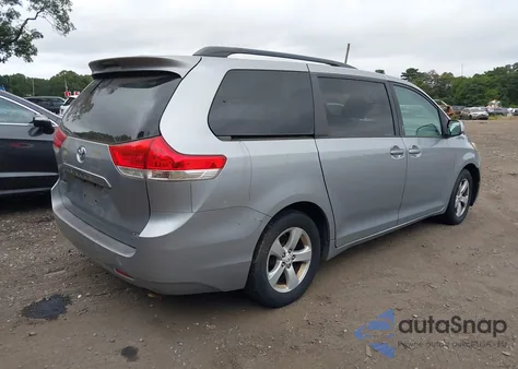 2011 Toyota Sienna Le V6 z USA, uszkodzony, nr VIN 5TDKK3DC2BS044879
